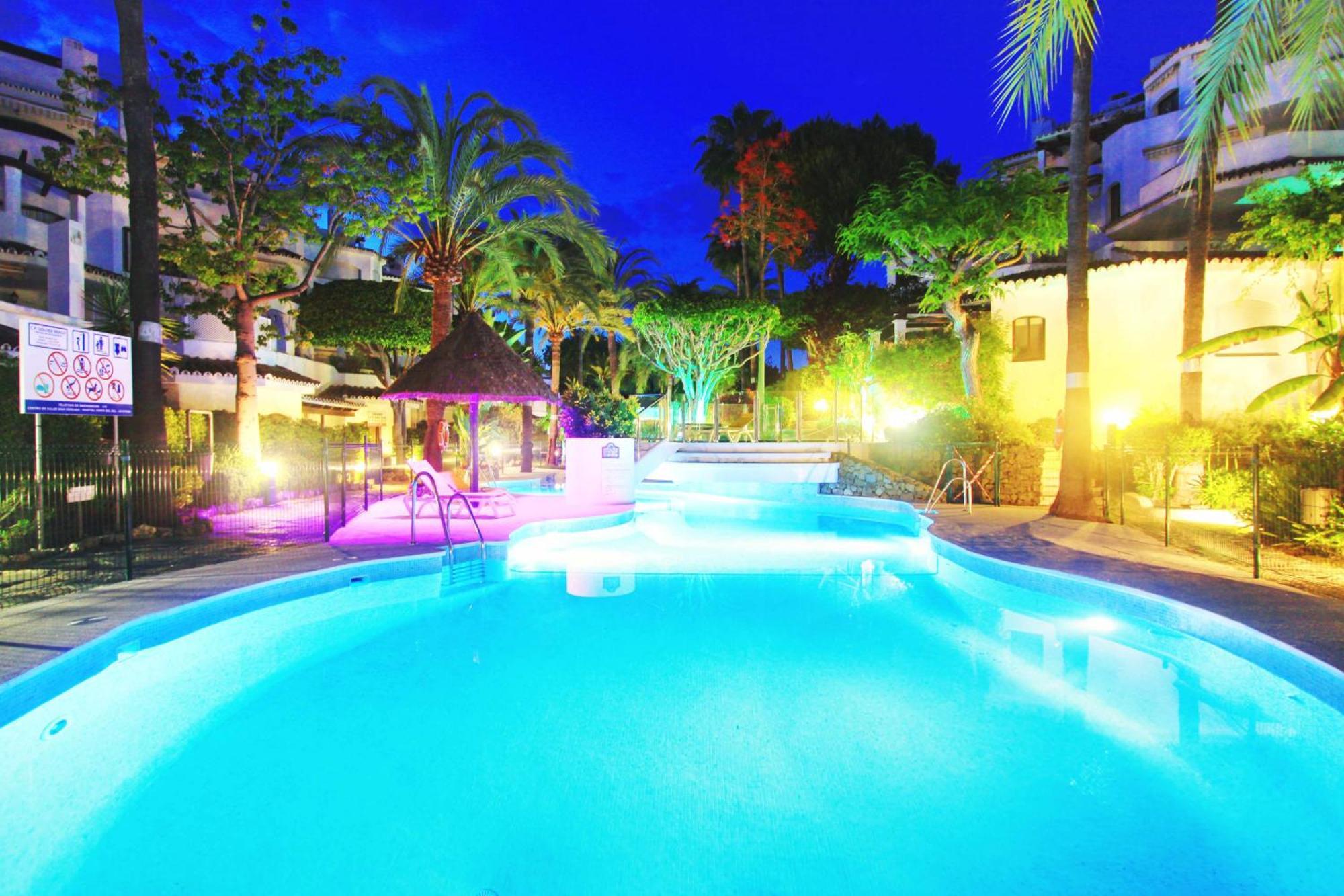 1080 Beachfront Penthouse 3 Floors Jacuzzi 2 Pools Wifi Roof Terrace Marbella Kültér fotó