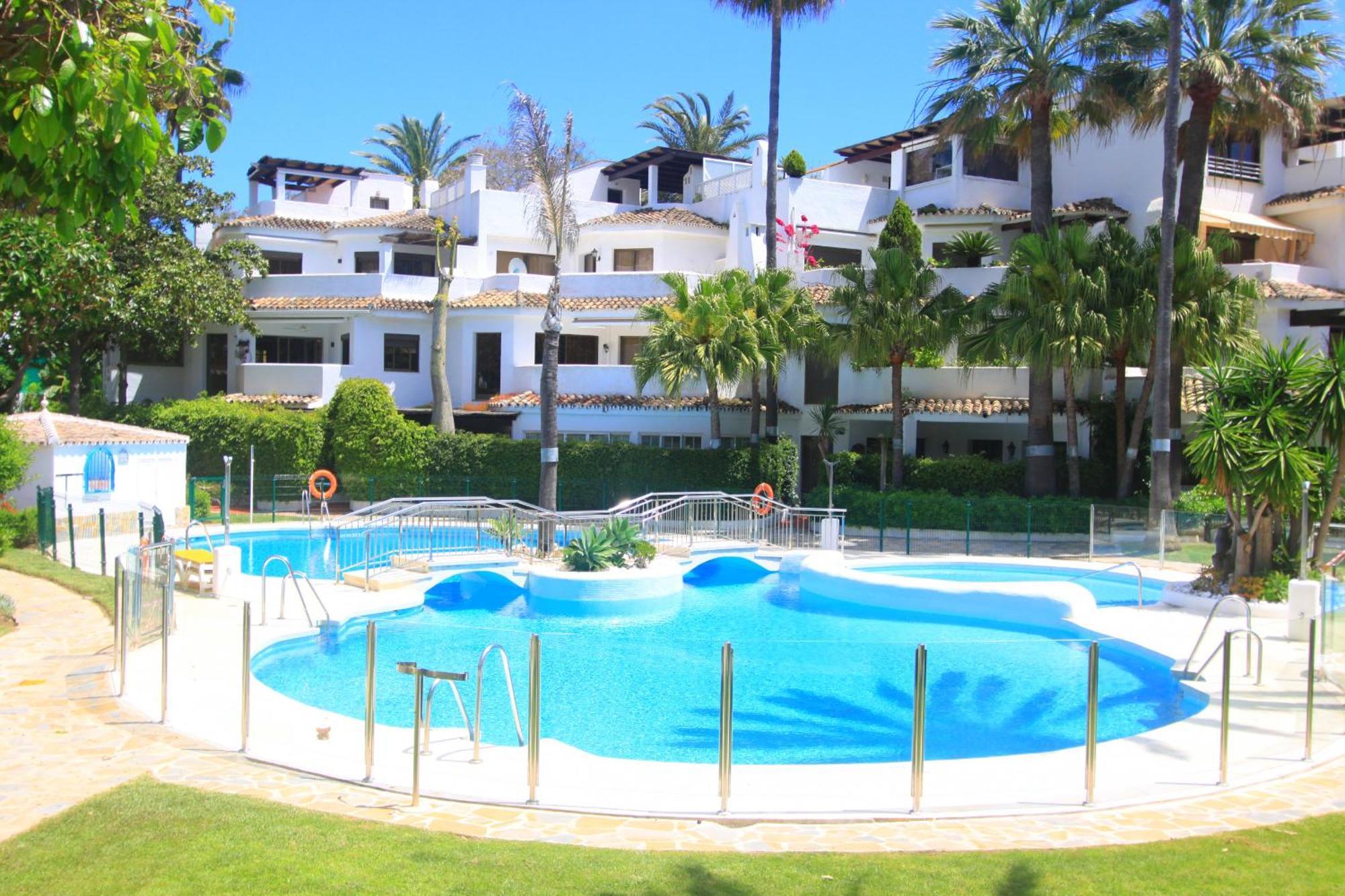 1080 Beachfront Penthouse 3 Floors Jacuzzi 2 Pools Wifi Roof Terrace Marbella Kültér fotó