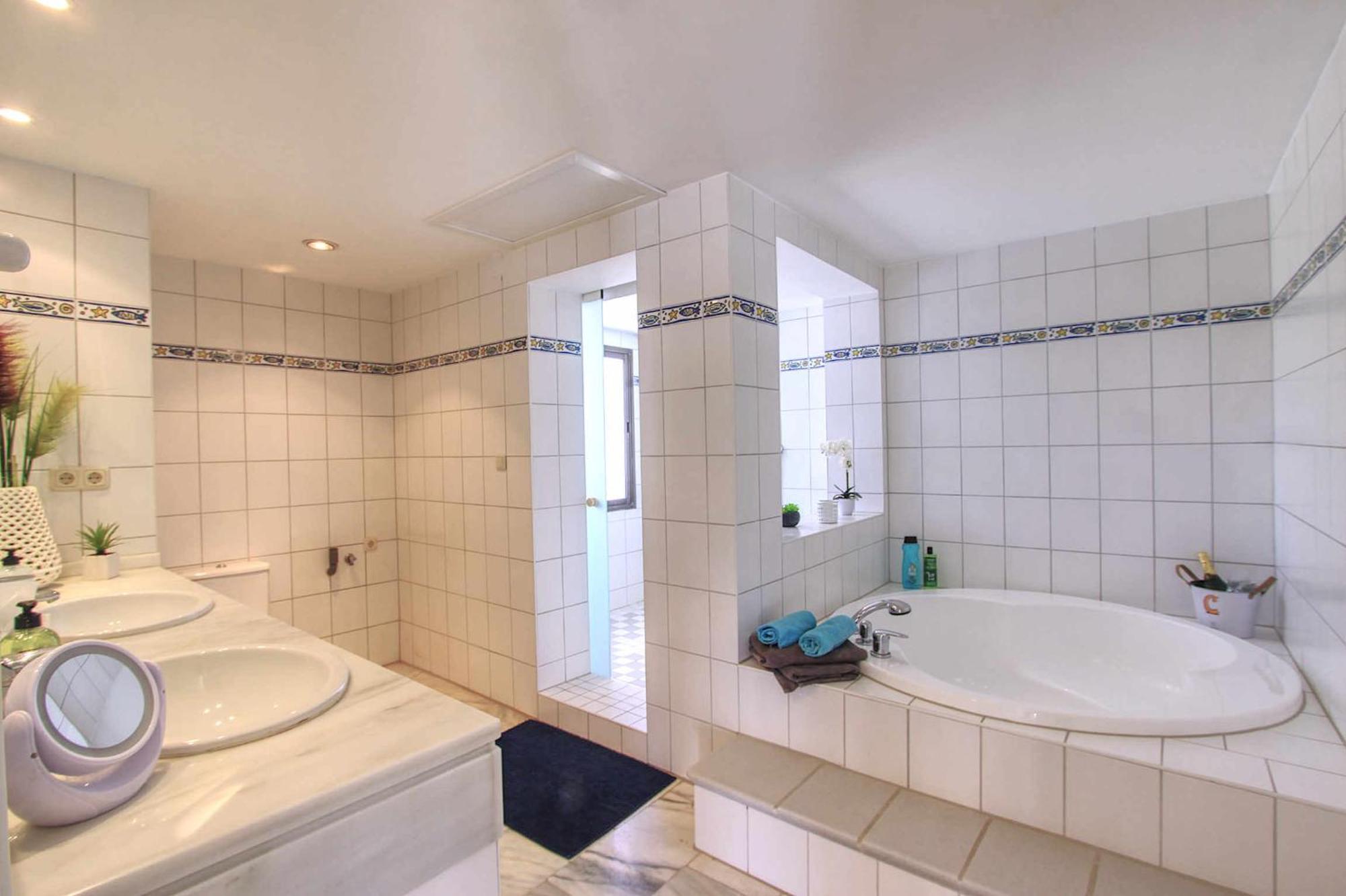 1080 Beachfront Penthouse 3 Floors Jacuzzi 2 Pools Wifi Roof Terrace Marbella Kültér fotó