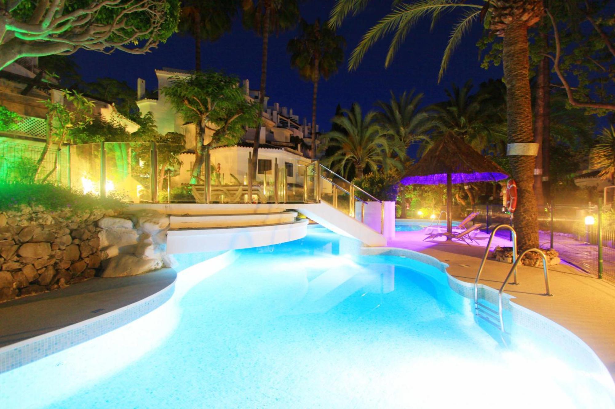 1080 Beachfront Penthouse 3 Floors Jacuzzi 2 Pools Wifi Roof Terrace Marbella Kültér fotó