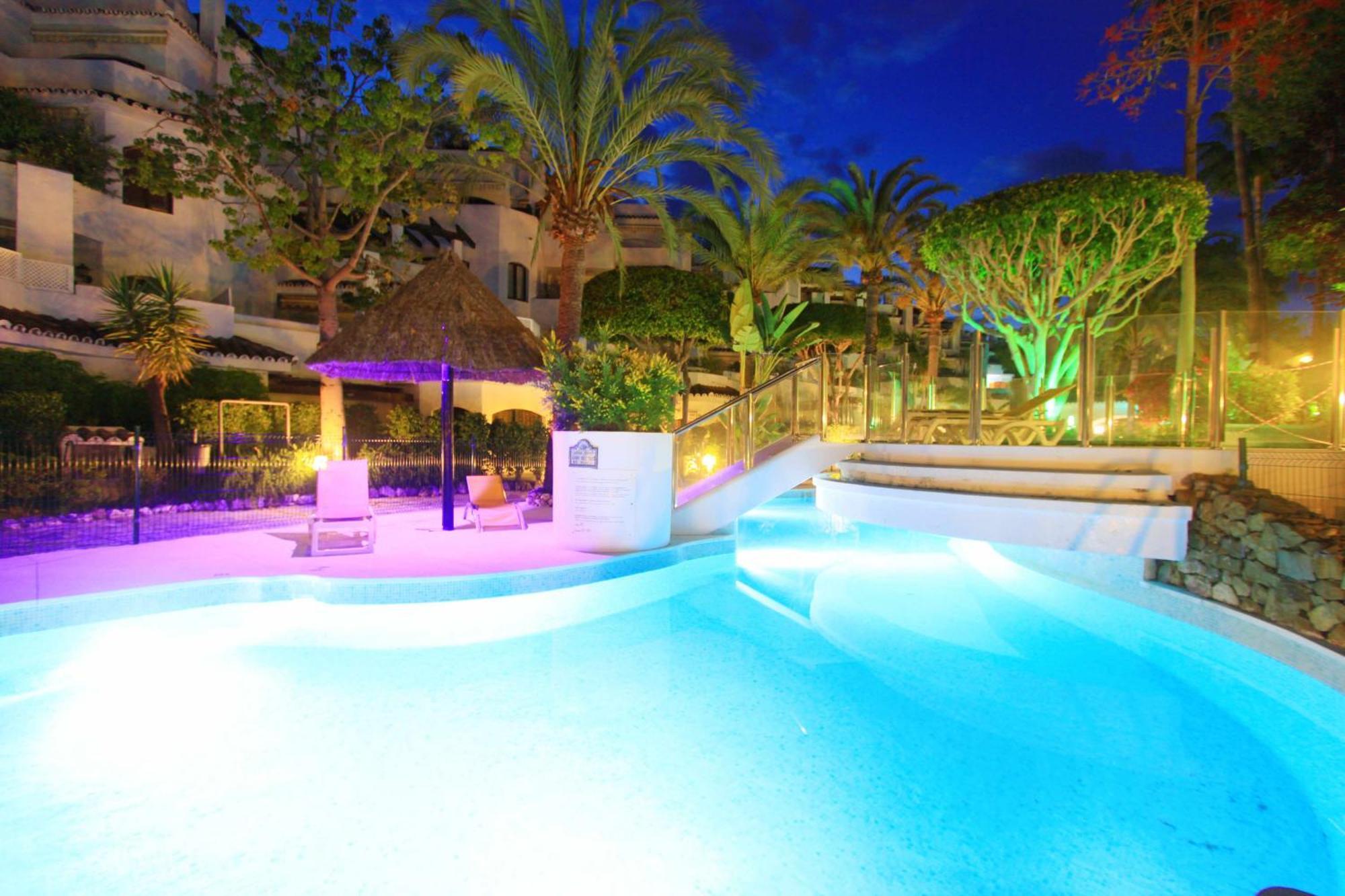 1080 Beachfront Penthouse 3 Floors Jacuzzi 2 Pools Wifi Roof Terrace Marbella Kültér fotó